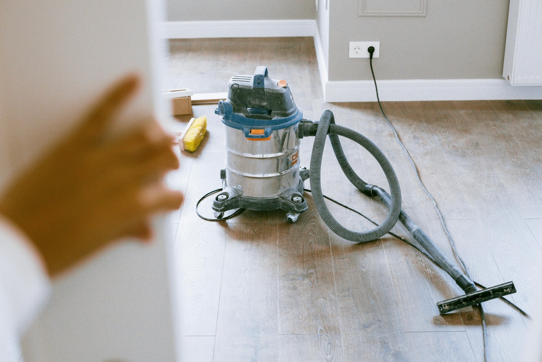 In-House vs Outsourced Cleaning: True Cost Analysis